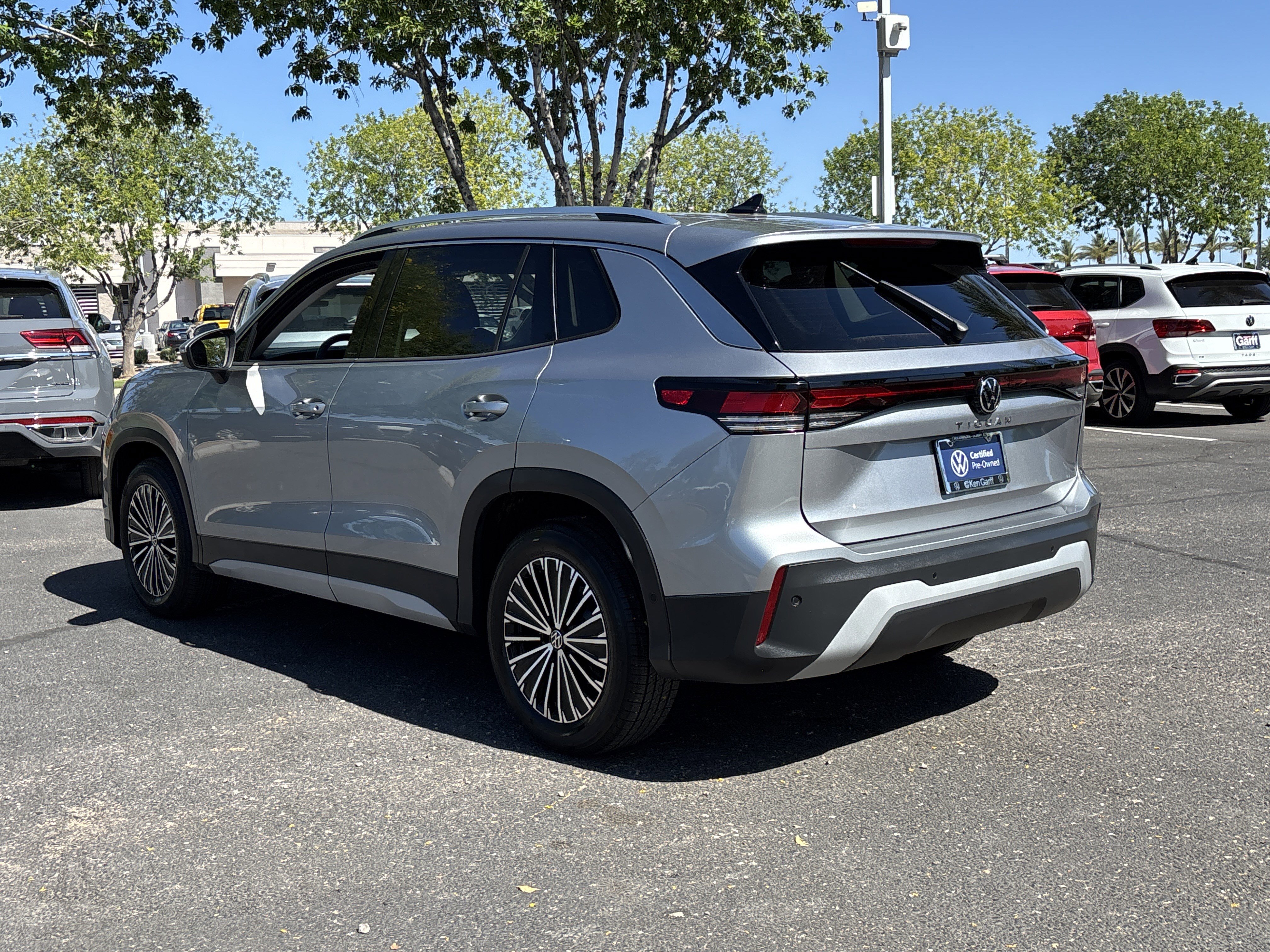 Used 2025 Volkswagen Tiguan S image 5