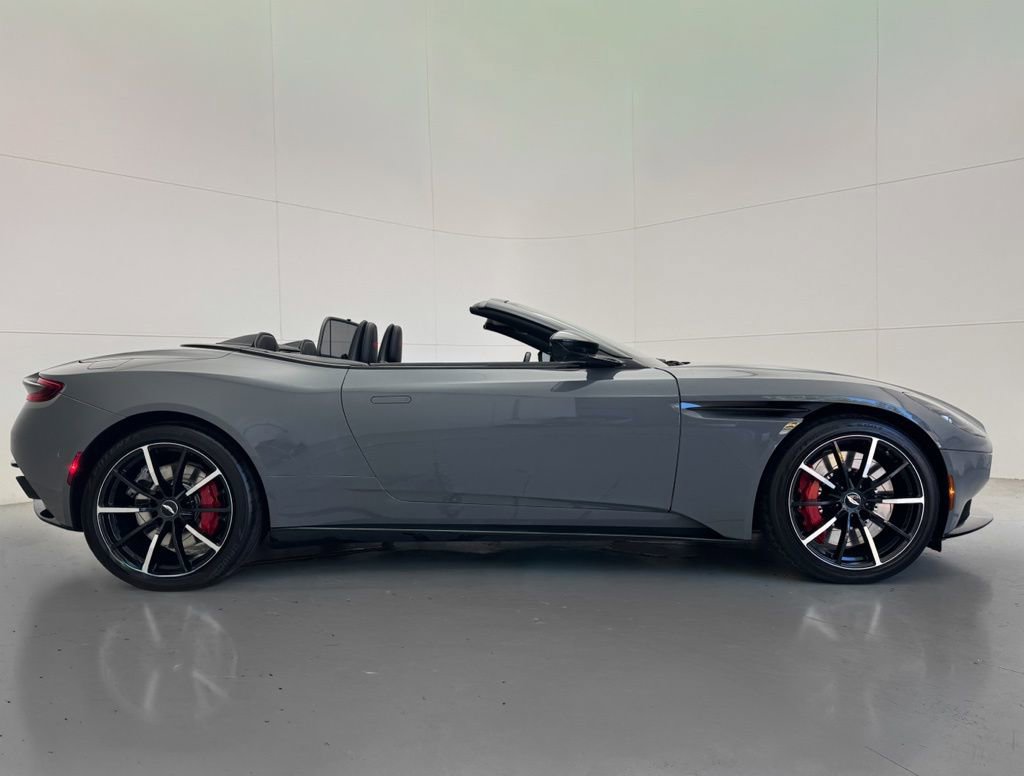 Used 2023 Aston Martin DB11 Volante image 2