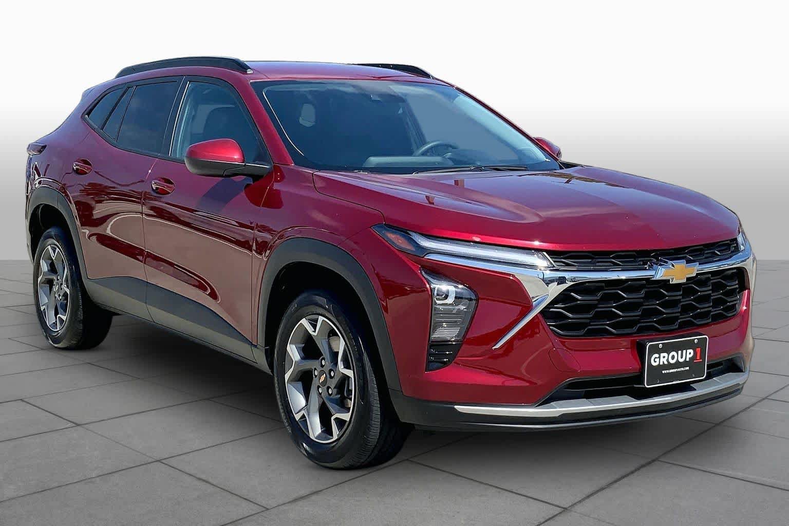 Used 2025 Chevrolet Trax LT FWD image 3