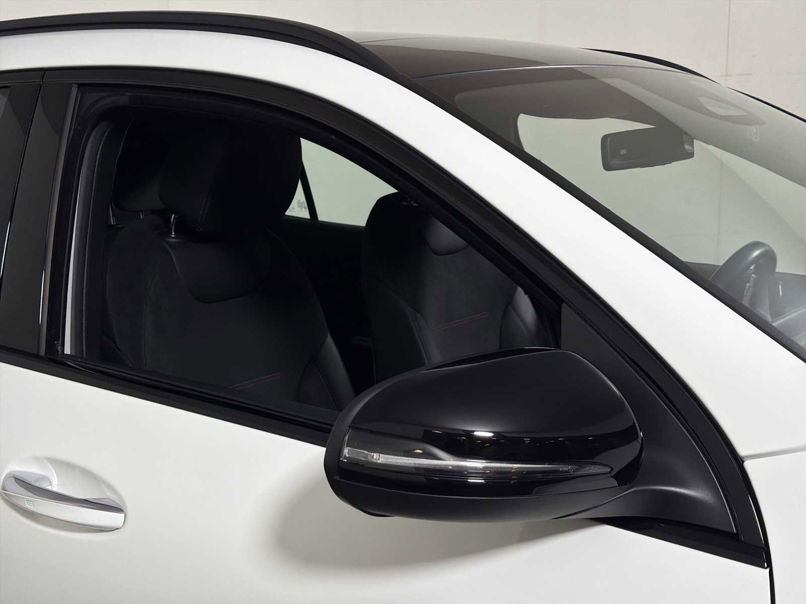 Used 2025 Mercedes-Benz GLA 35 AMG 4MATIC image 29