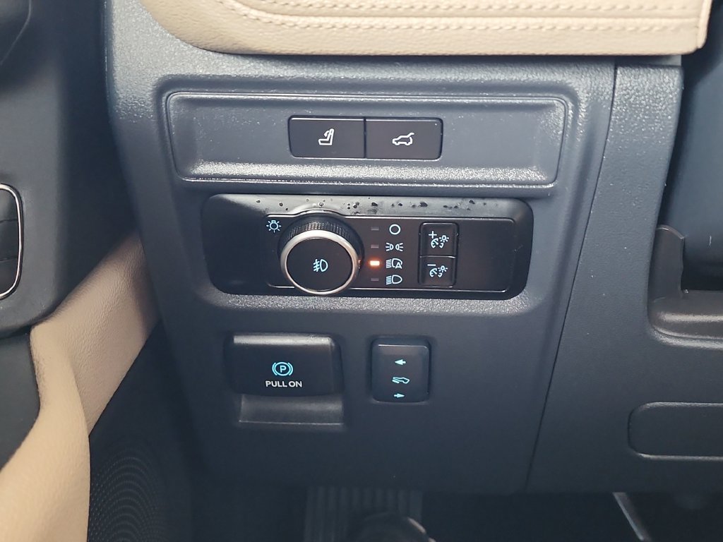 Used 2024 Ford Expedition Limited AWD/4WD image 23