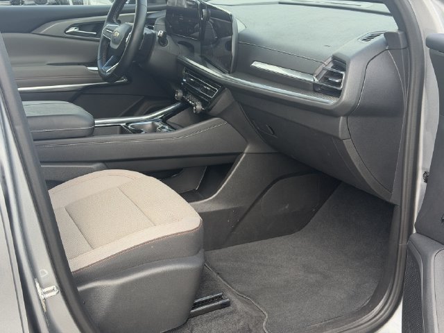 Used 2026 Chevrolet Traverse LT w/ Driver Confidence Package FWD image 16