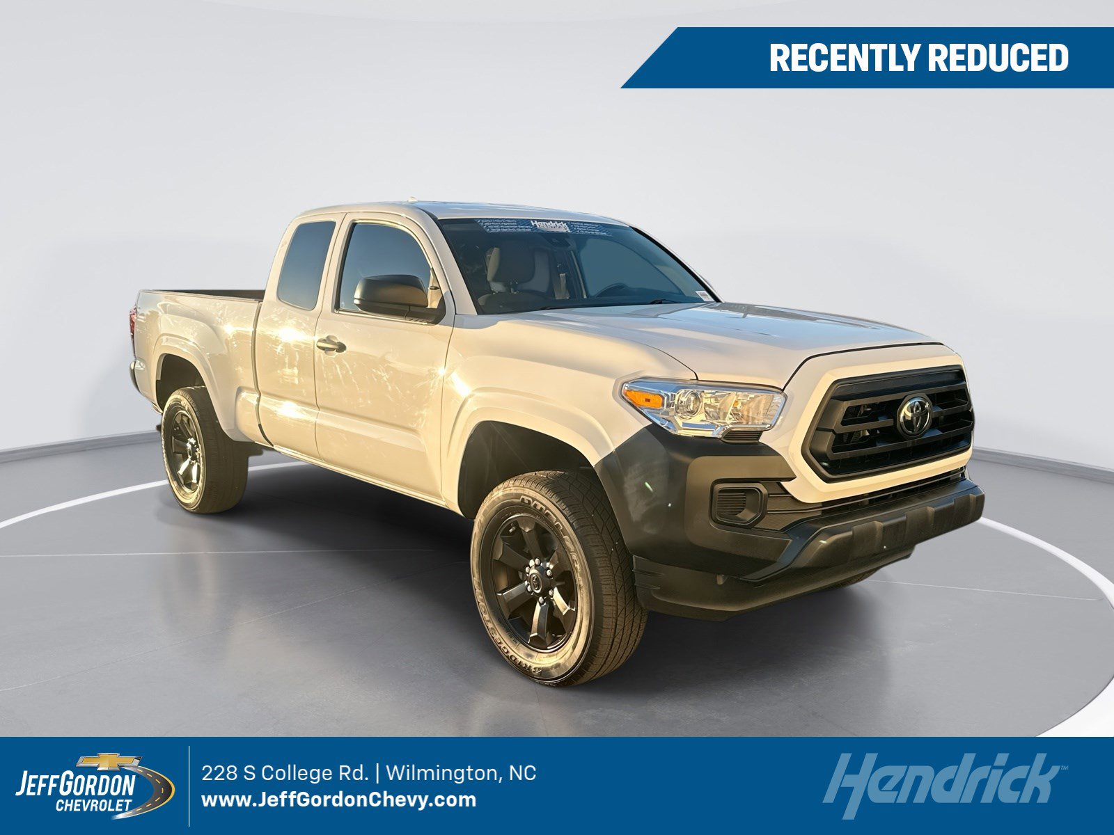 Used 2022 Toyota Tacoma SR image 1