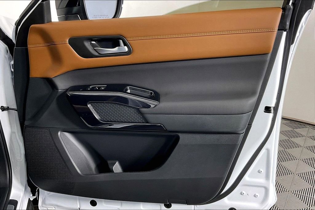 New 2026 Nissan Pathfinder Platinum w/ Cargo Package image 24