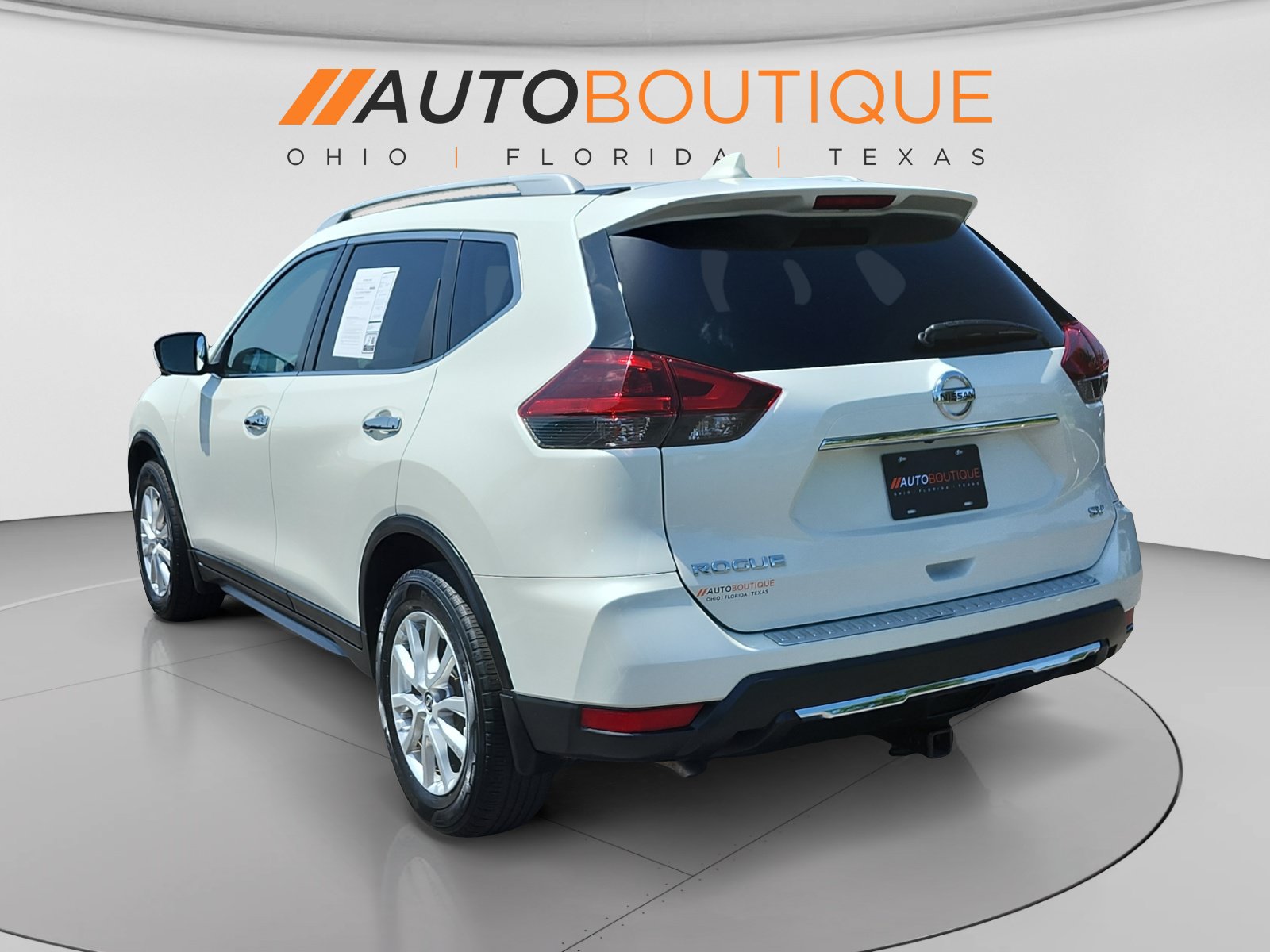 Used 2018 Nissan Rogue SV w/ Premium Package FWD image 3