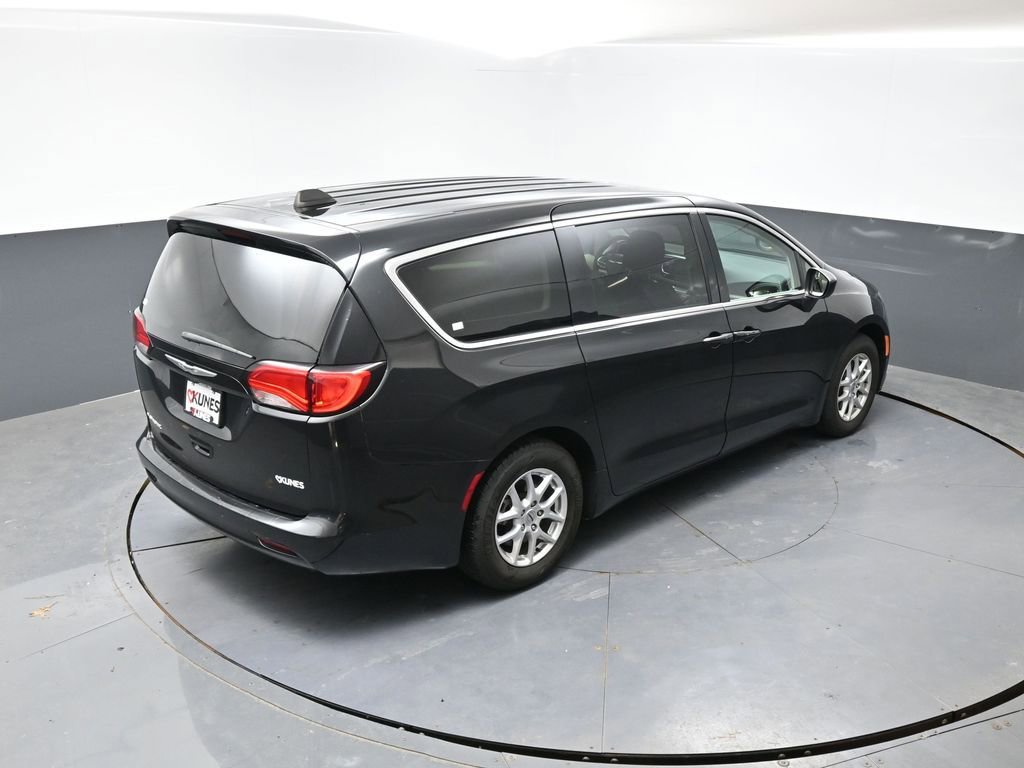 Used 2023 Chrysler Voyager LX FWD image 39