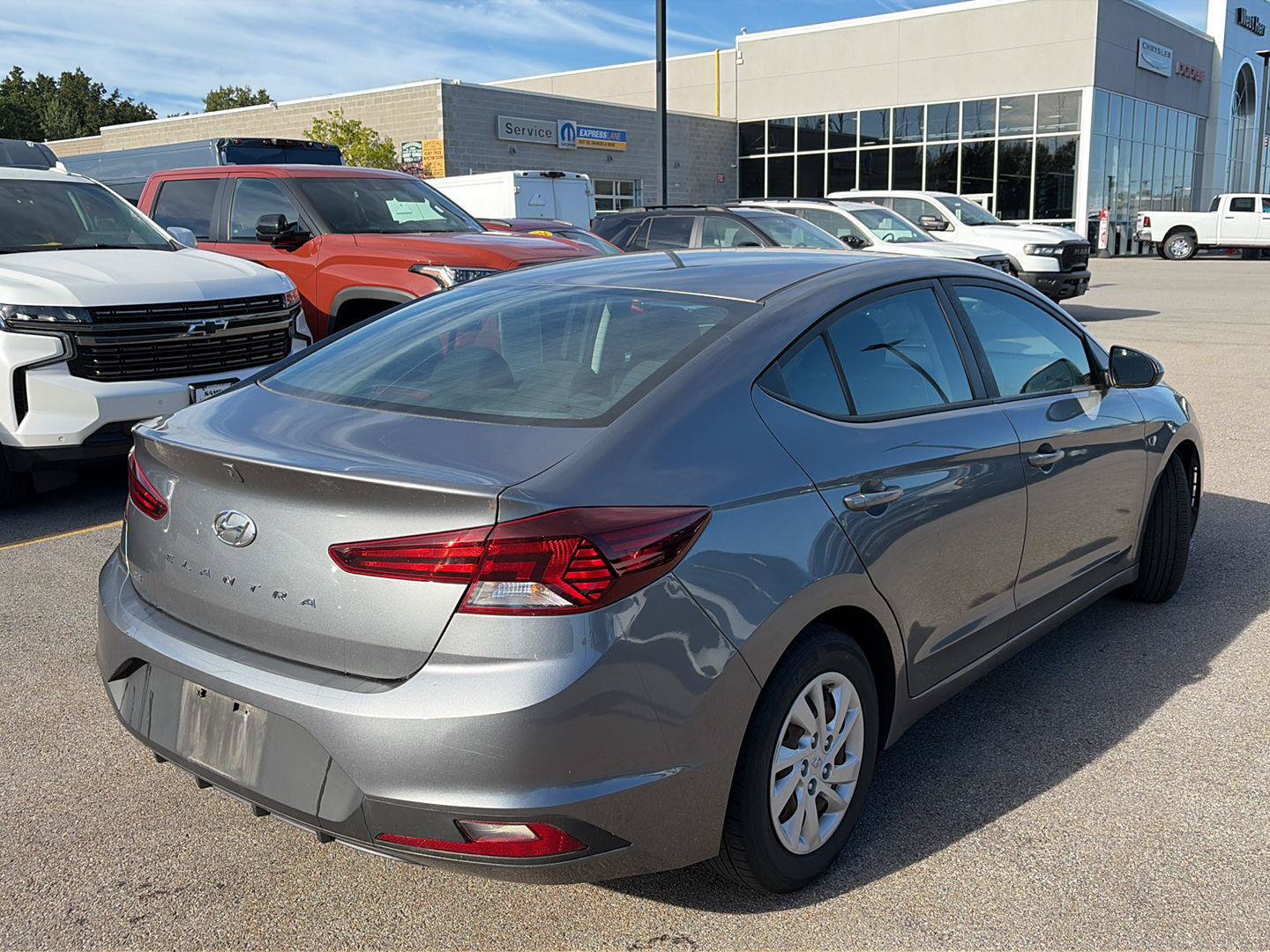 Used 2019 Hyundai Elantra SE w/ Cargo Package FWD image 2