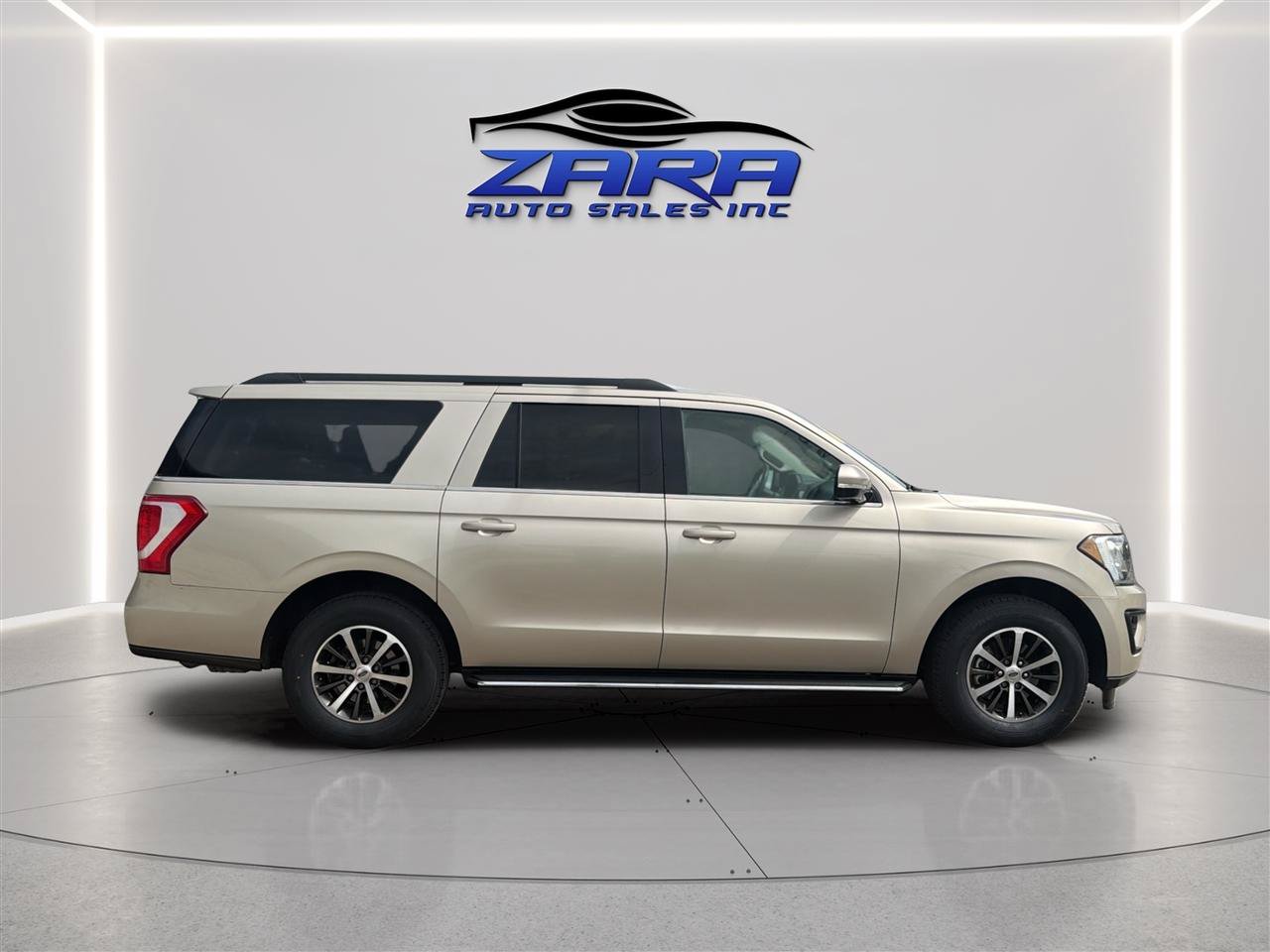 Used 2018 Ford Expedition Max XLT w/ Equipment Group 202A AWD/4WD image 8