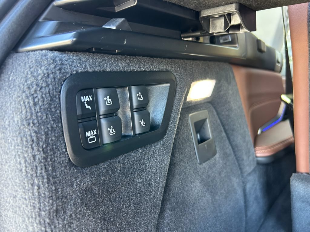 Used 2024 BMW X7 xDrive40i w/ Executive Package AWD/4WD image 39