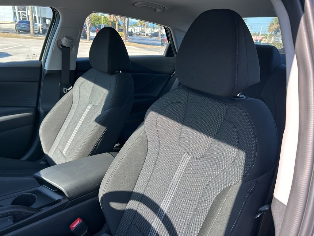 Used 2025 Hyundai Elantra SE image 20