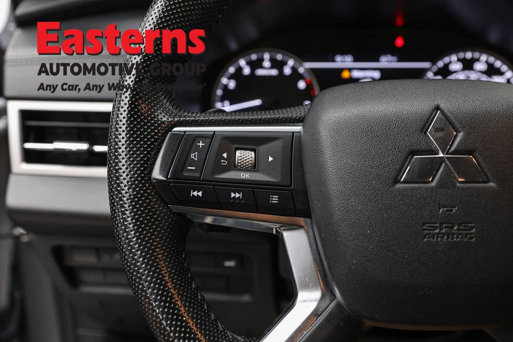Used 2024 Mitsubishi Outlander SE AWD/4WD image 15
