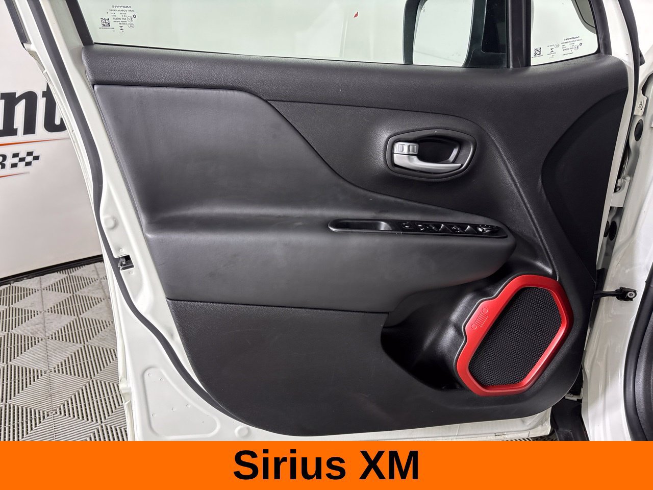 Used 2022 Jeep Renegade Trailhawk AWD/4WD image 10