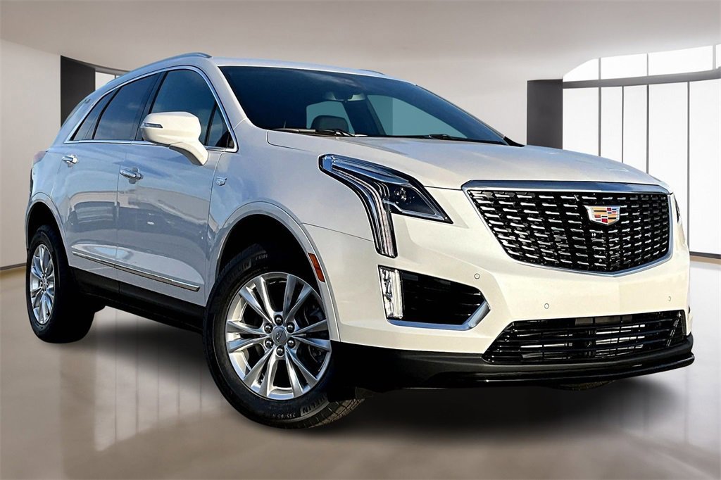 New 2026 Cadillac XT5 Luxury image 2
