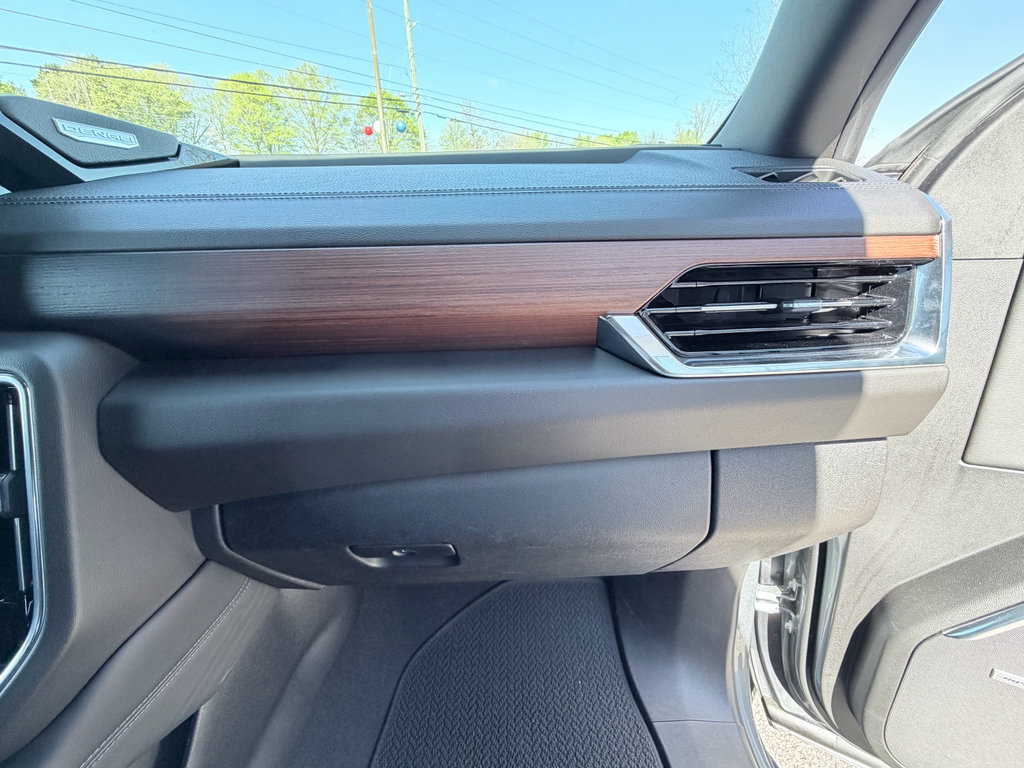 Used 2025 GMC Yukon XL Denali RWD image 21