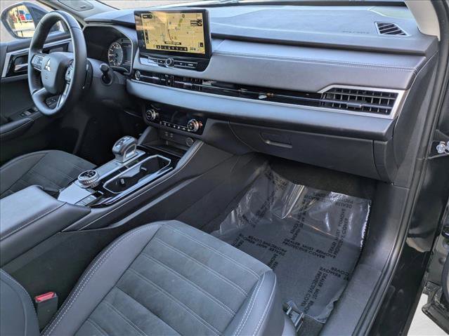 Used 2025 Mitsubishi Outlander SE image 21