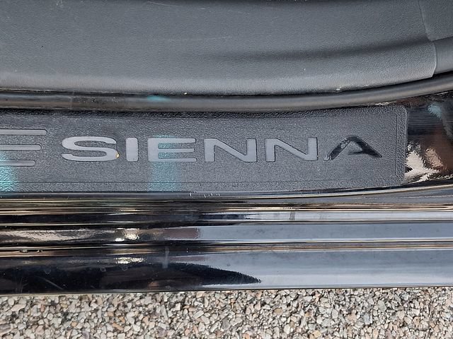 Used 2017 Toyota Sienna XLE AWD/4WD image 15