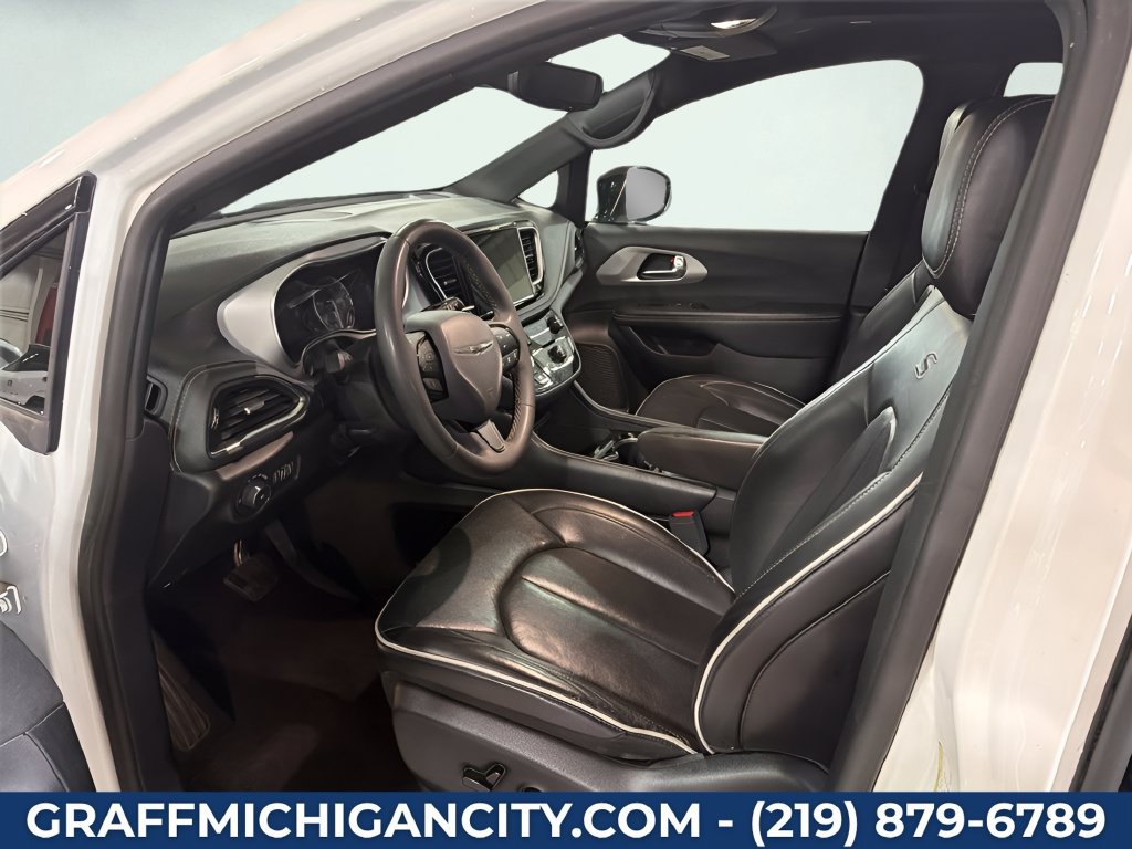 Used 2025 Chrysler Pacifica Limited FWD image 16
