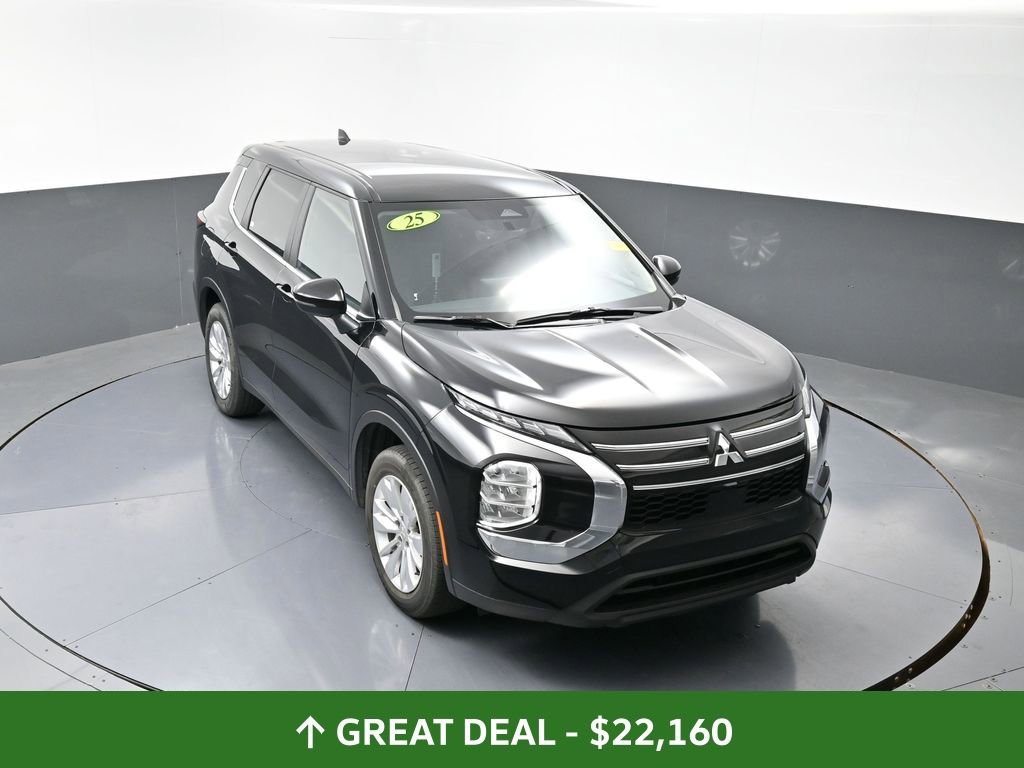 Used 2025 Mitsubishi Outlander ES image 44
