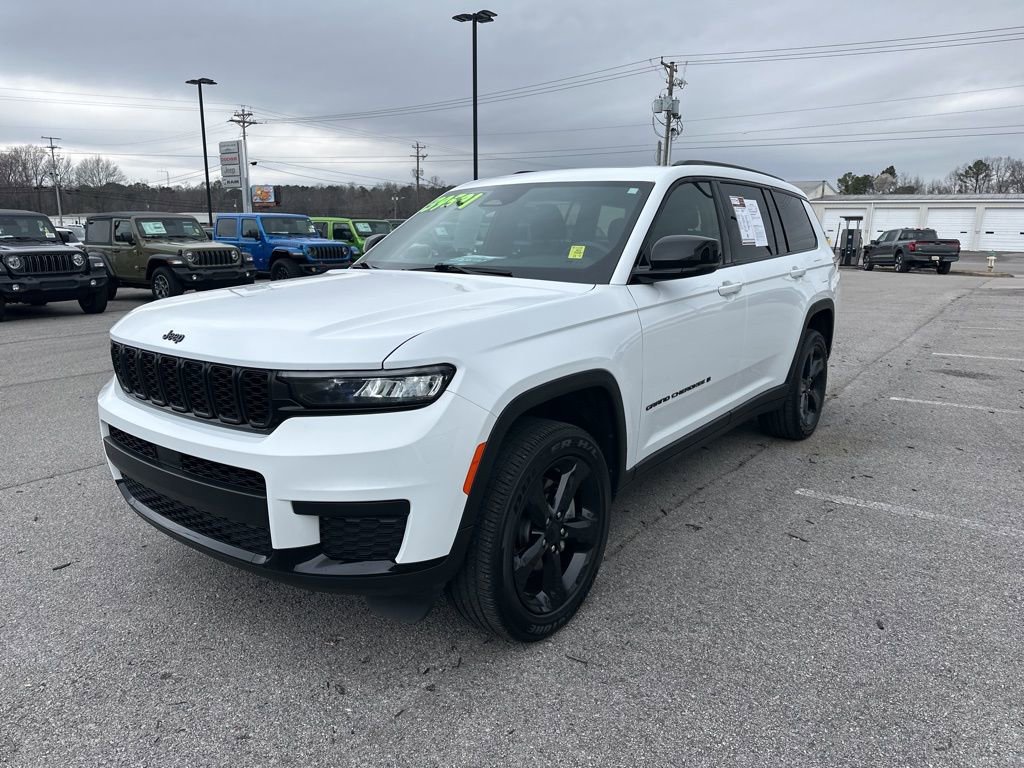 Used 2025 Jeep Grand Cherokee L Altitude image 4