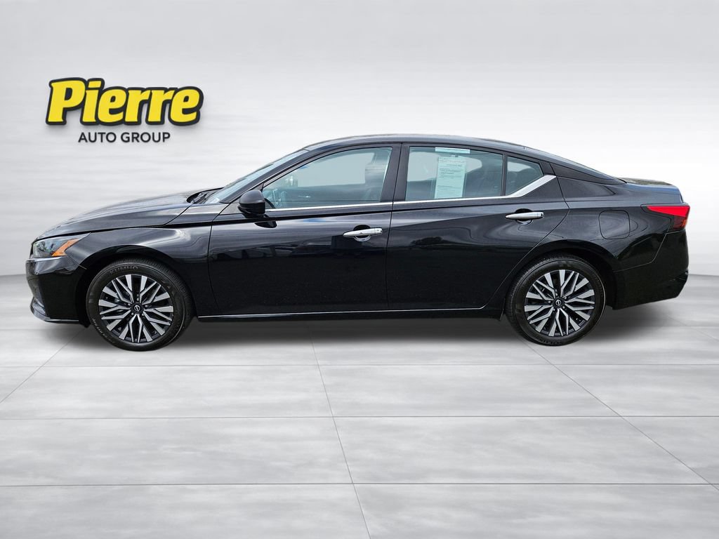 Used 2024 Nissan Altima 2.5 SV FWD image 2