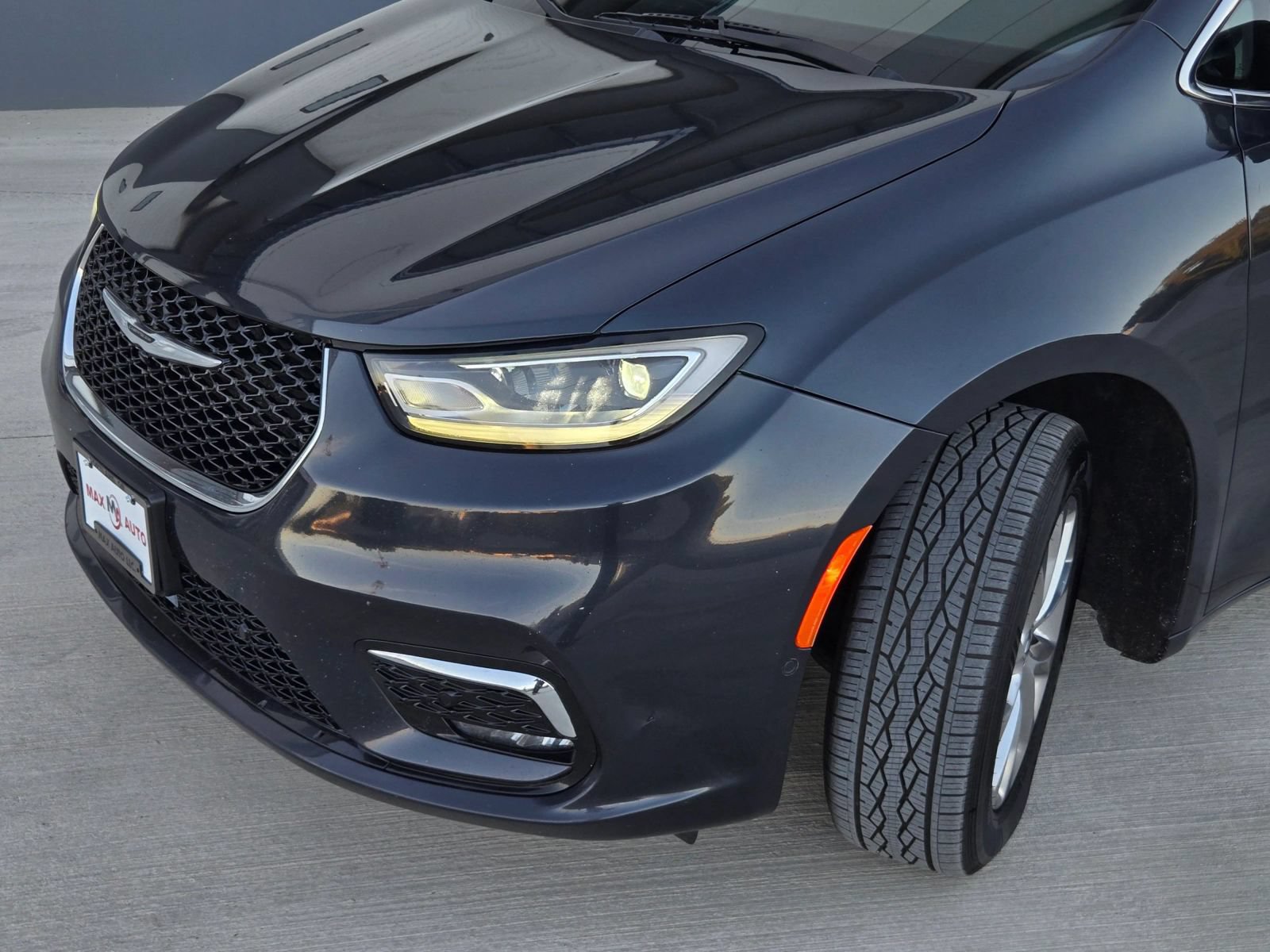 Used 2021 Chrysler Pacifica Touring-L w/ Premium & Safety Sphere Group AWD/4WD image 43