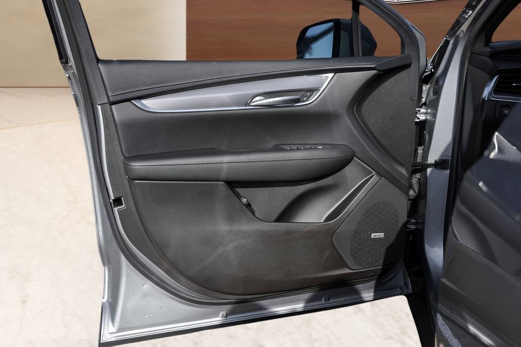 Used 2025 Cadillac XT5 Luxury w/ LPO, Floor Liner Package FWD image 24