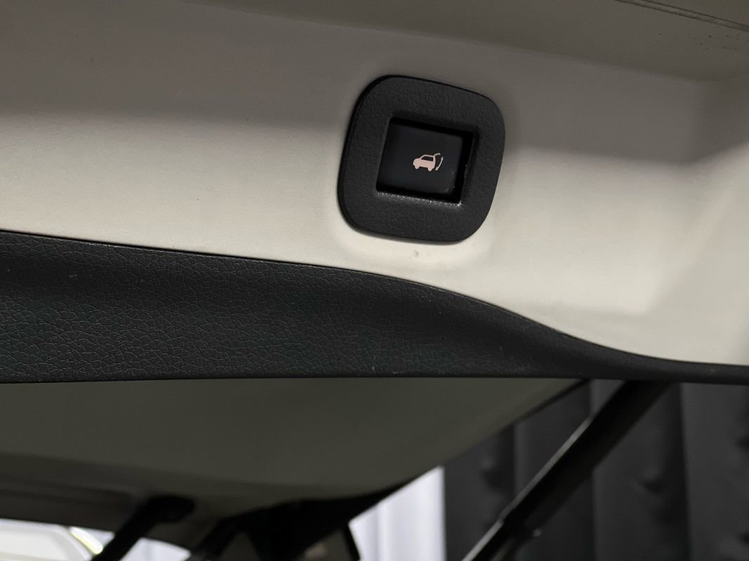 Used 2016 Nissan Rogue SL image 37