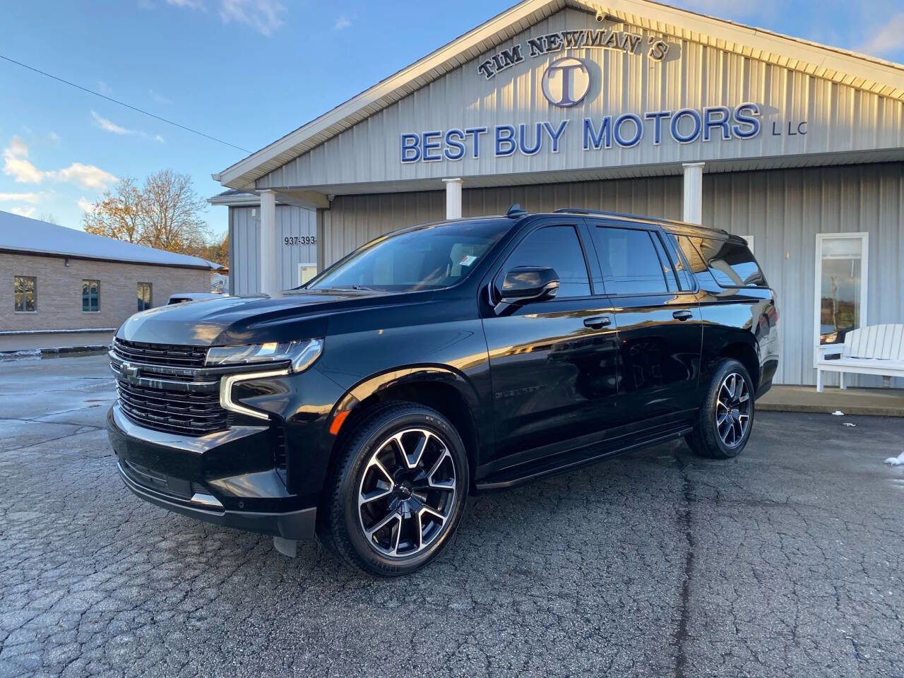 Used 2021 Chevrolet Suburban RST w/ Luxury Package image 2