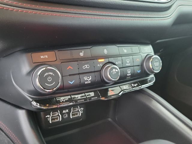 Used 2025 Dodge Durango GT w/ Blacktop Package RWD image 28