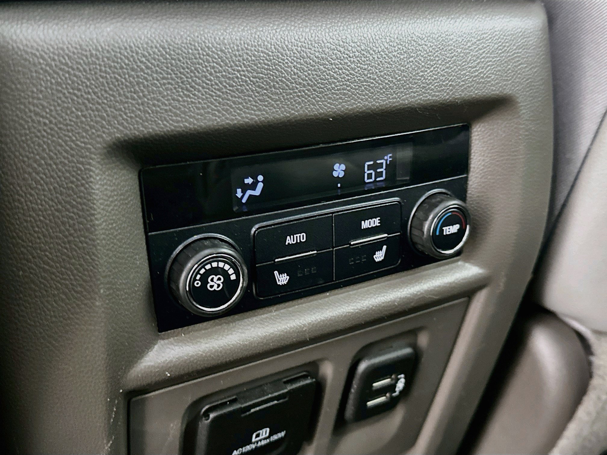 Used 2019 Chevrolet Traverse Premier w/ Driver Confidence II Package FWD image 28