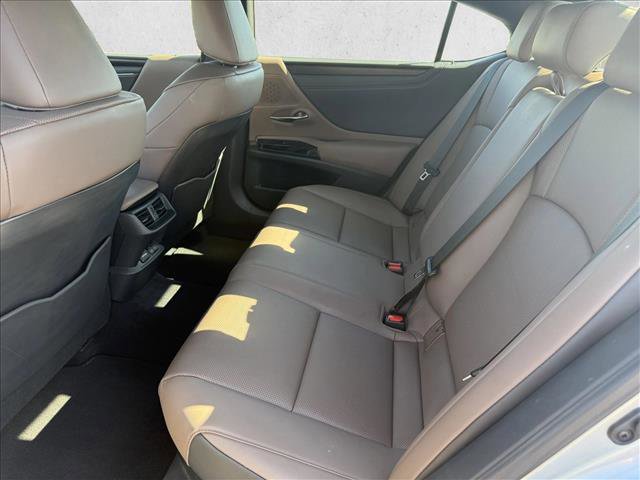 Used 2025 Lexus ES 300h w/ Premium Package image 21