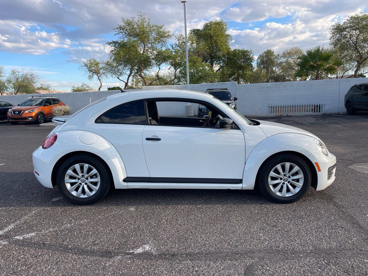 Used 2018 Volkswagen Beetle 2.0T S FWD image 6