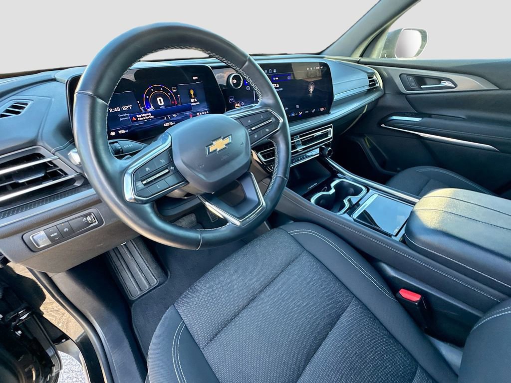 Used 2024 Chevrolet Traverse LT image 9