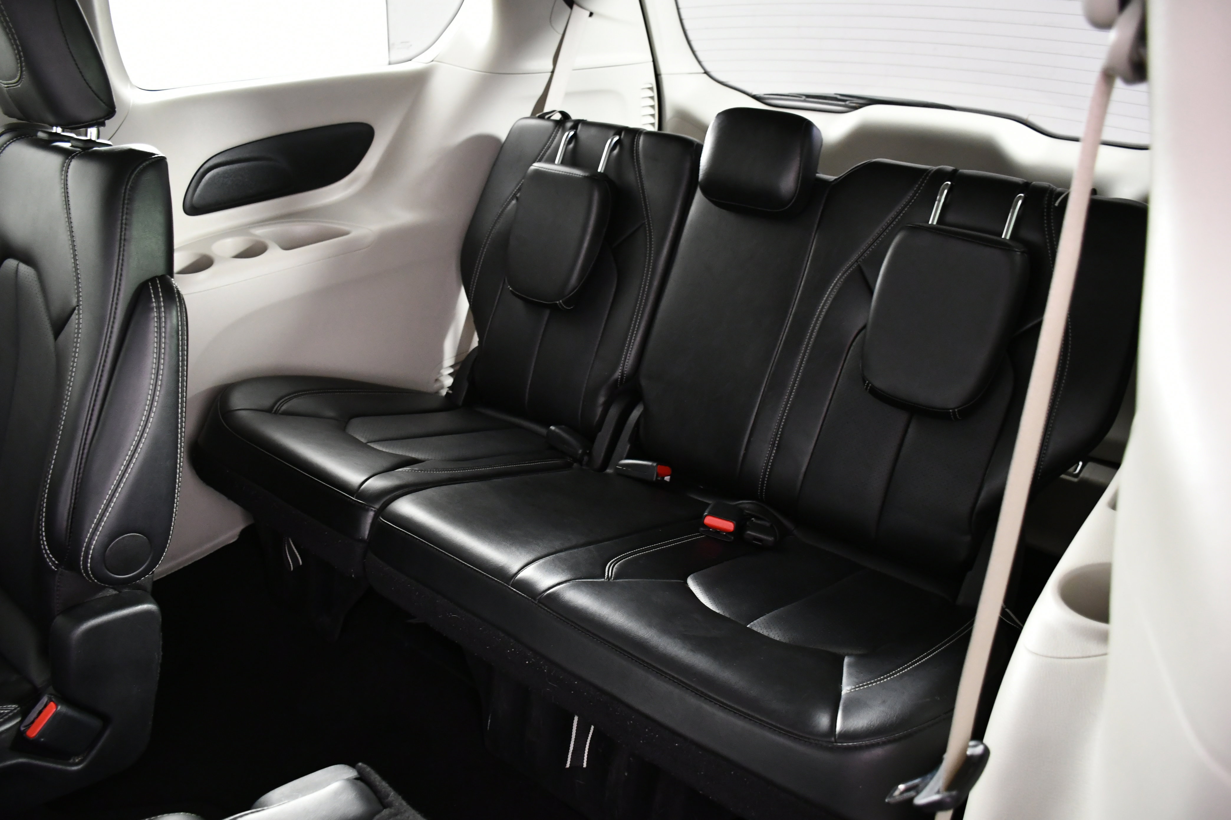 Used 2024 Chrysler Pacifica Touring-L image 47