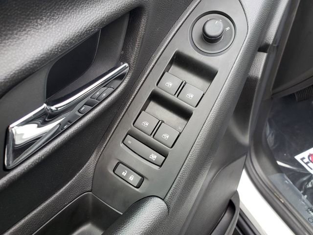 Used 2022 Chevrolet Trax LT w/ LT Convenience Package image 19