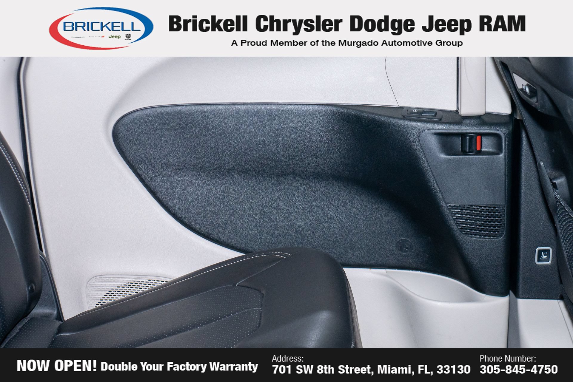 Used 2023 Chrysler Pacifica Touring-L FWD image 11