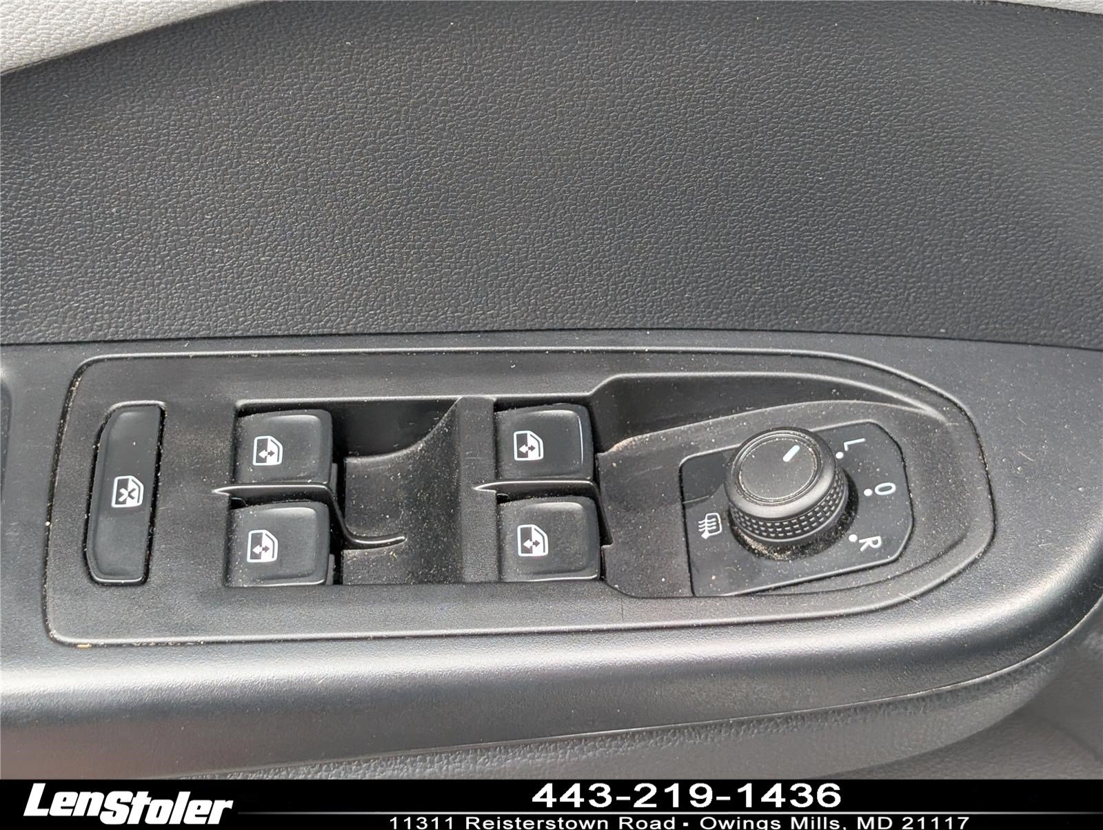 Used 2024 Volkswagen Taos SE FWD image 18