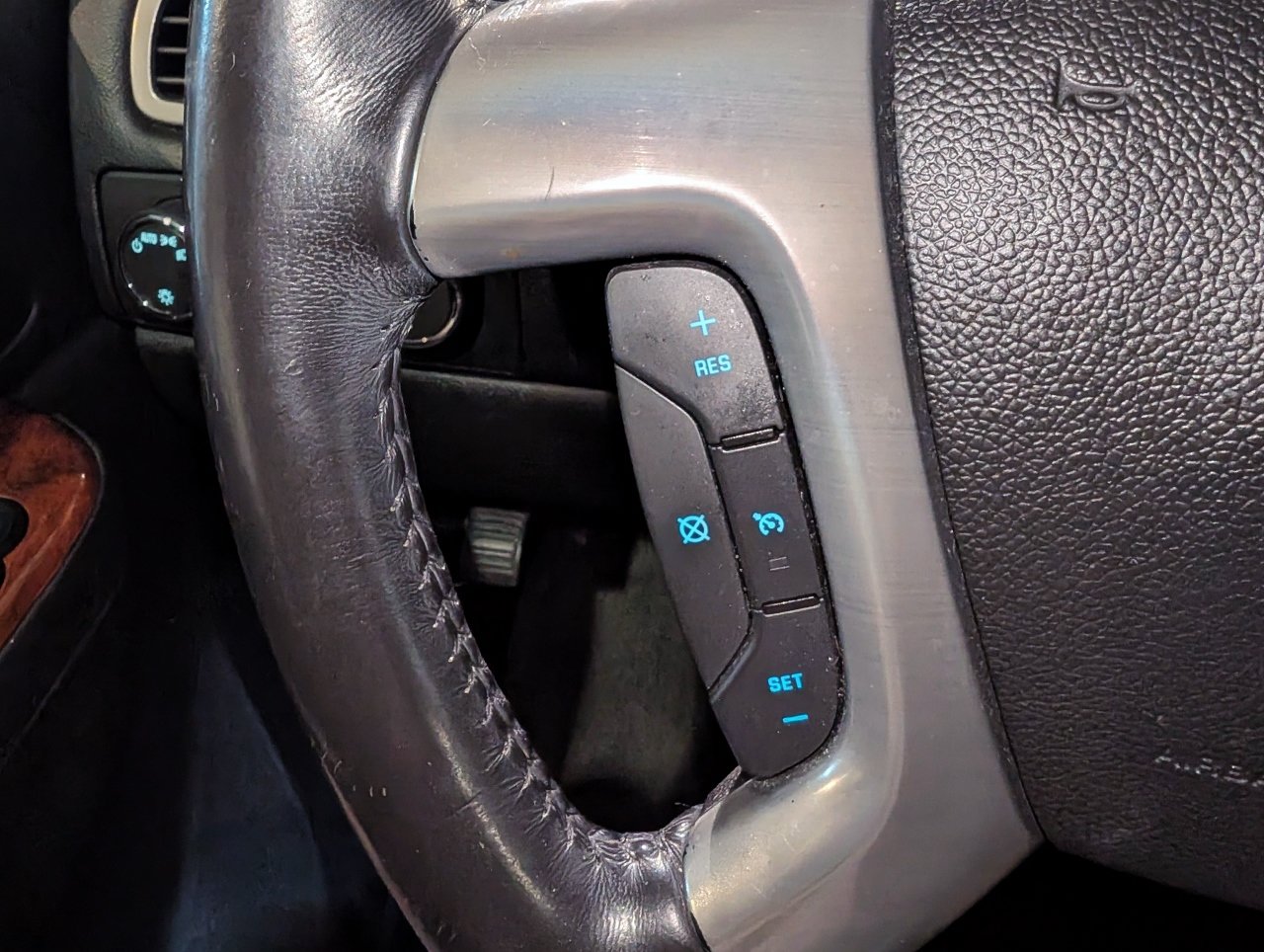 Used 2014 Chevrolet Suburban LT AWD/4WD image 48