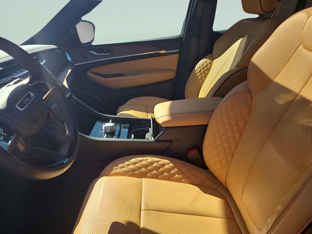 Used 2025 Jeep Grand Cherokee Summit image 28