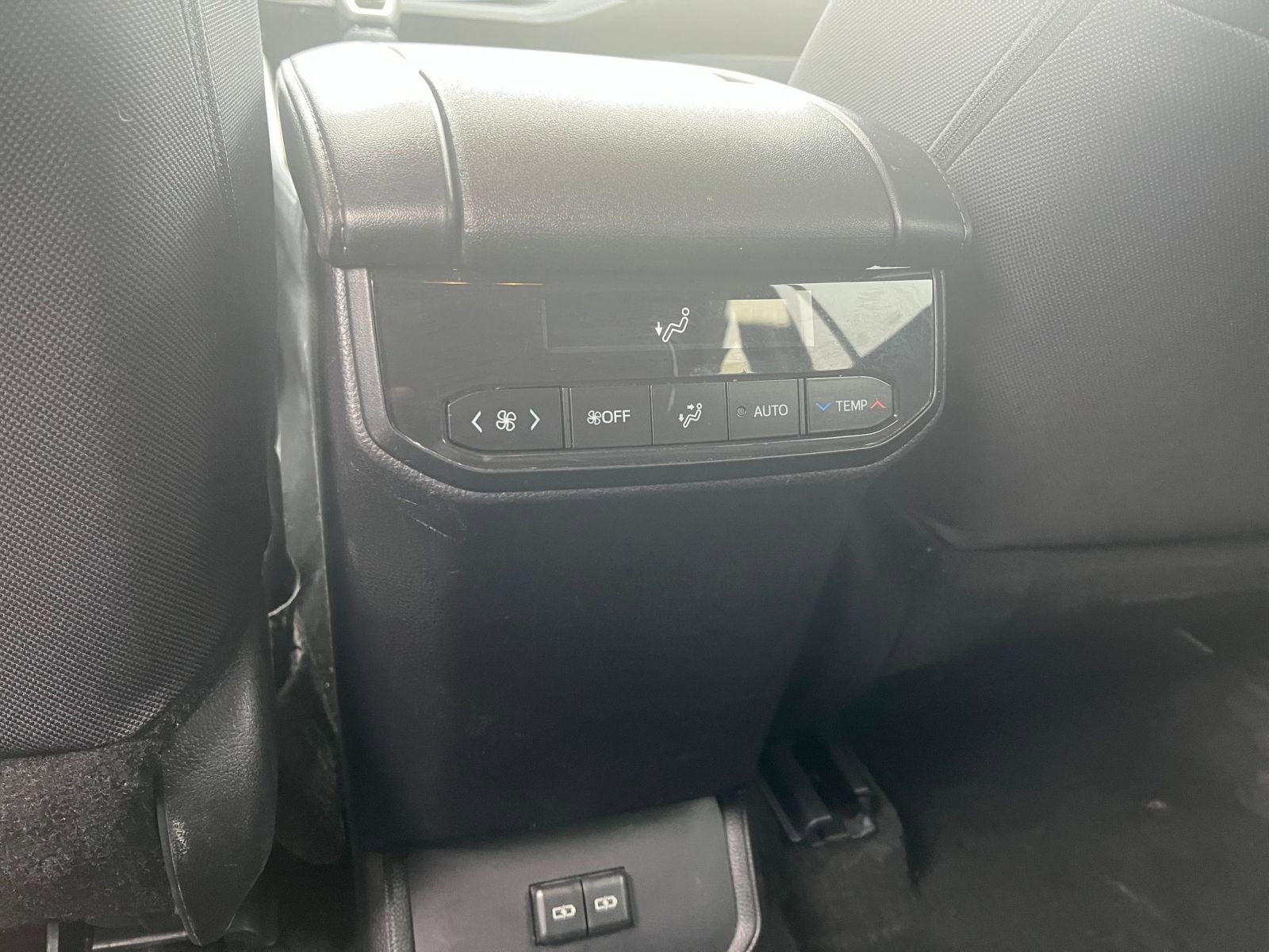 Used 2025 Toyota Highlander LE FWD image 24
