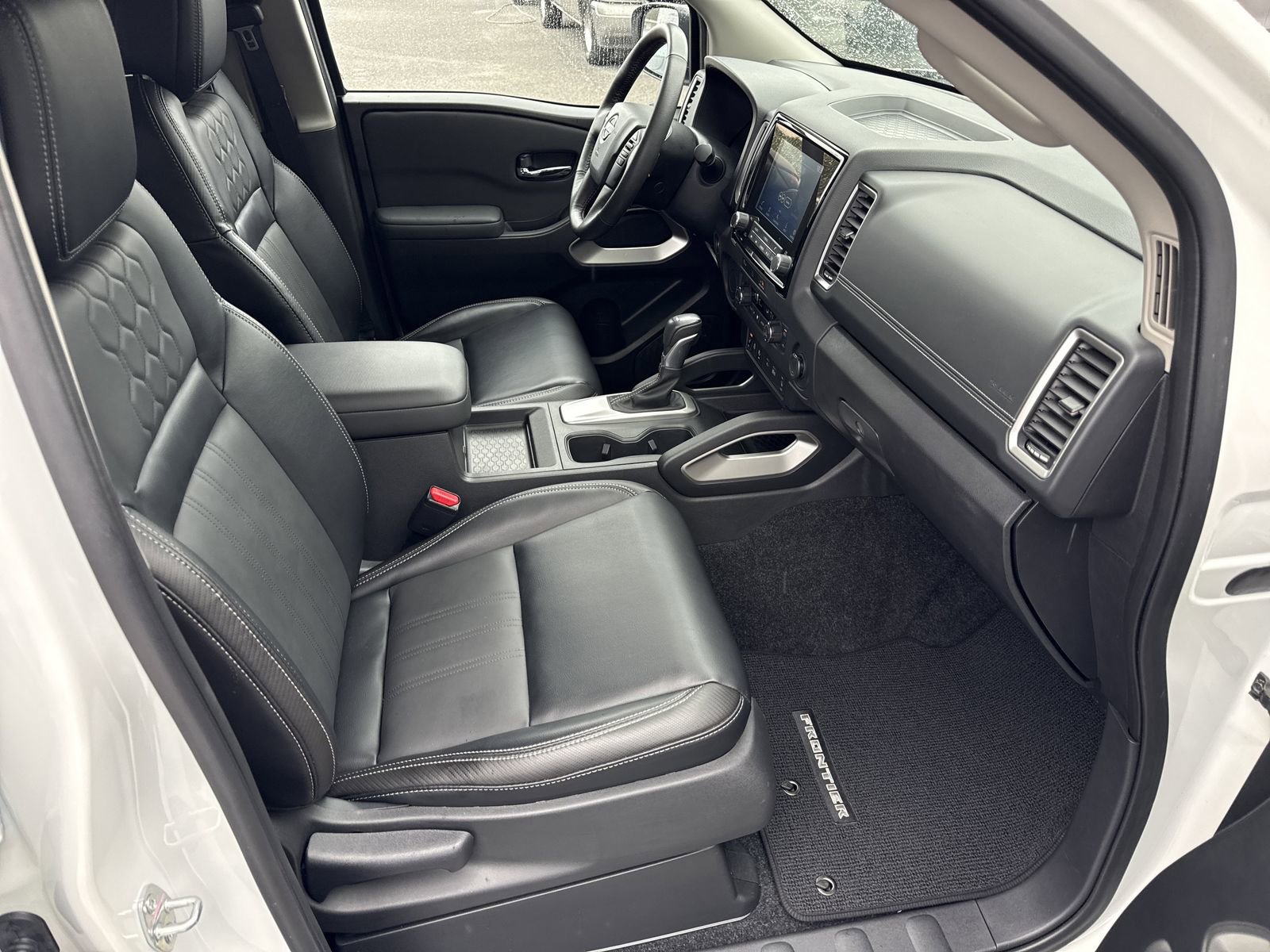 Used 2024 Nissan Frontier SL w/ Technology Package image 31