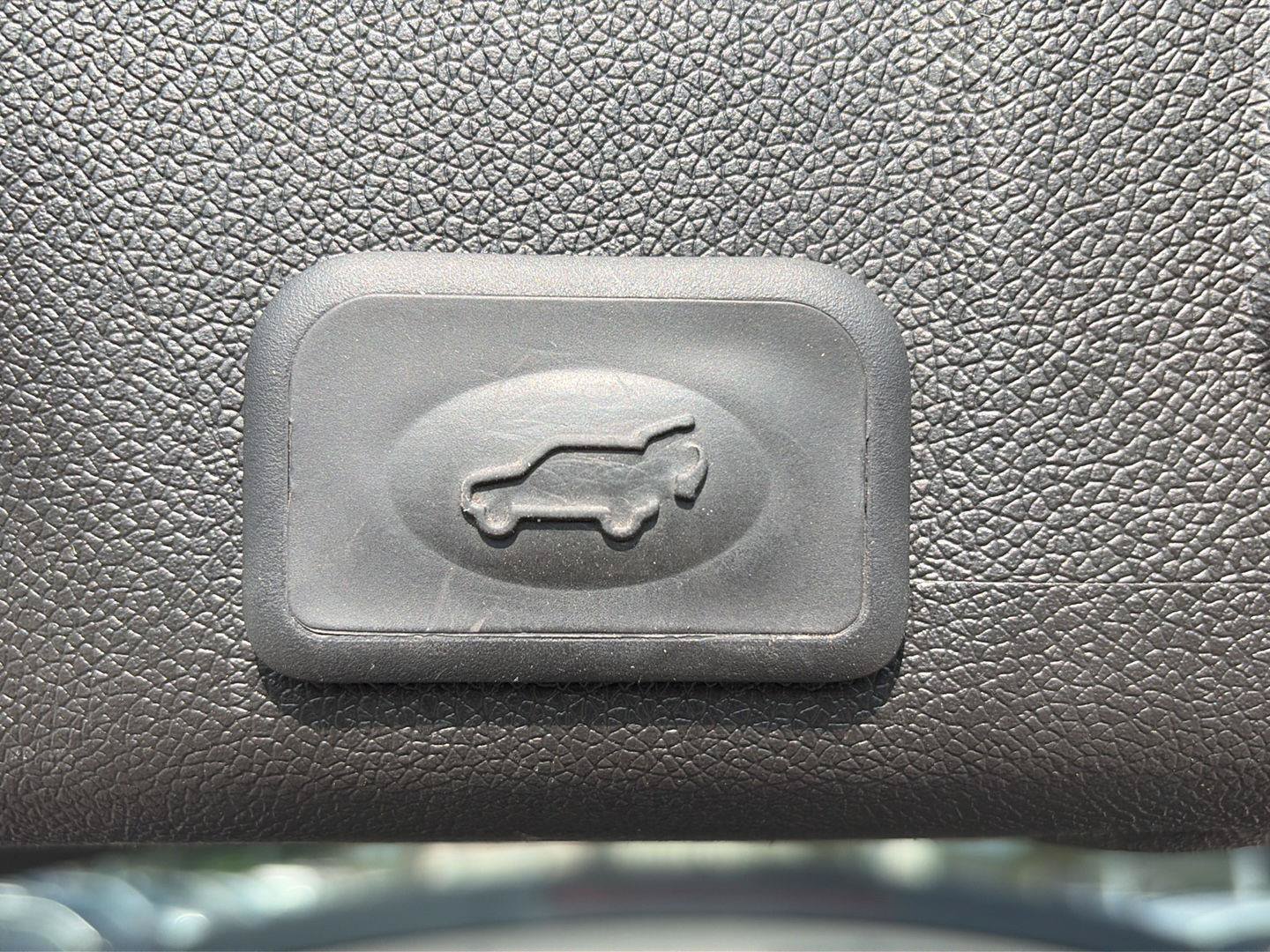 Used 2012 GMC Acadia Denali FWD image 17