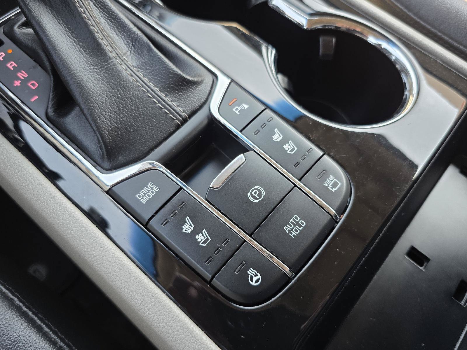 Used 2019 Kia Sedona SX FWD image 17