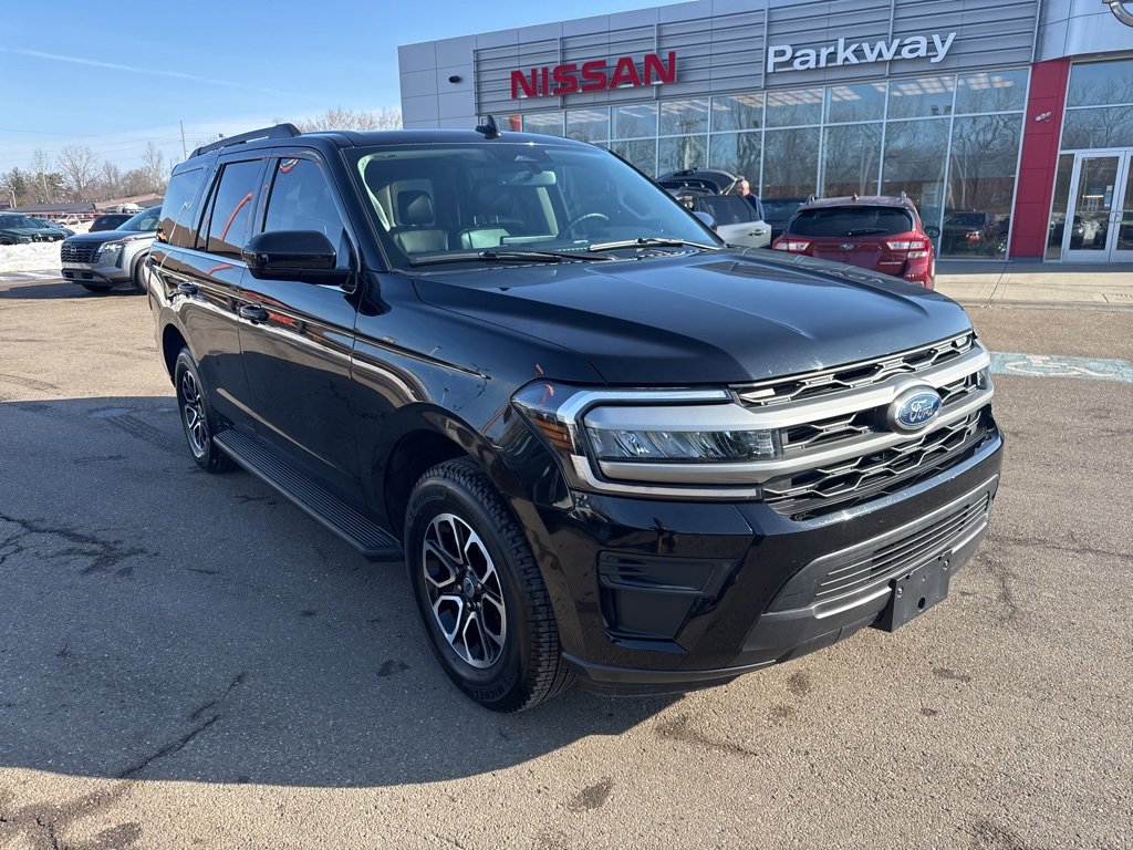 Used 2024 Ford Expedition XLT image 2