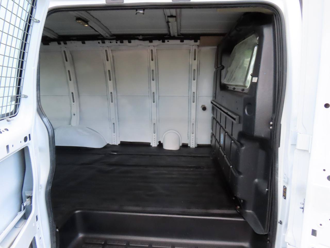 Used 2018 Chevrolet Express 2500 w/ Driver Convenience Package RWD image 20