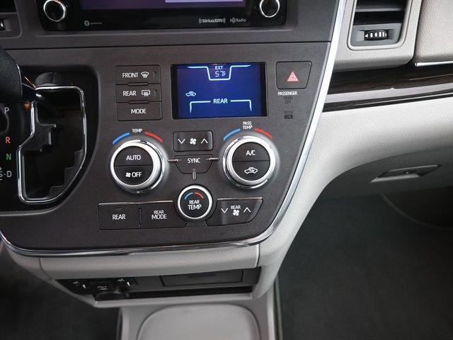 Used 2018 Toyota Sienna XLE FWD image 4