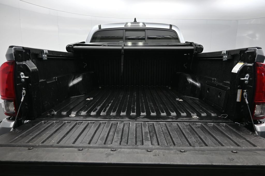 Used 2022 Toyota Tacoma SR AWD/4WD image 15