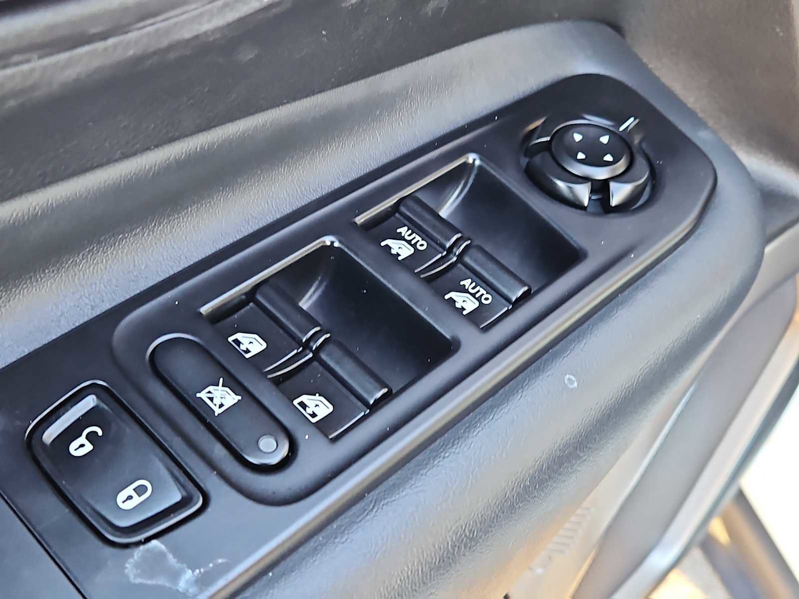 Used 2022 Jeep Renegade Latitude w/ Convenience Group AWD/4WD image 27