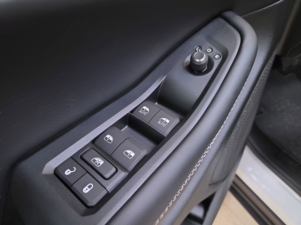 New 2026 Jeep Grand Cherokee Altitude image 10