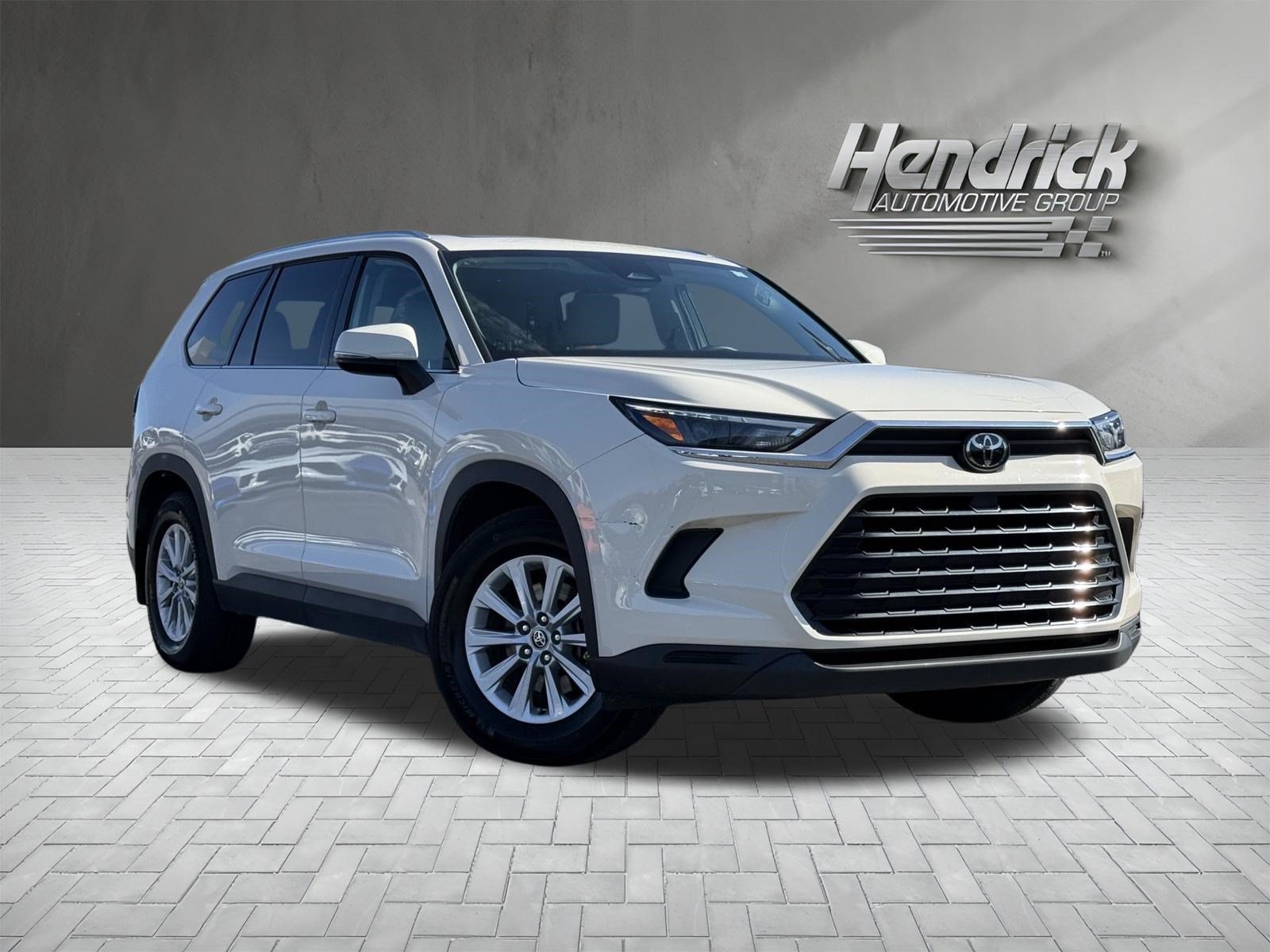 Used 2024 Toyota Grand Highlander FWD image 2